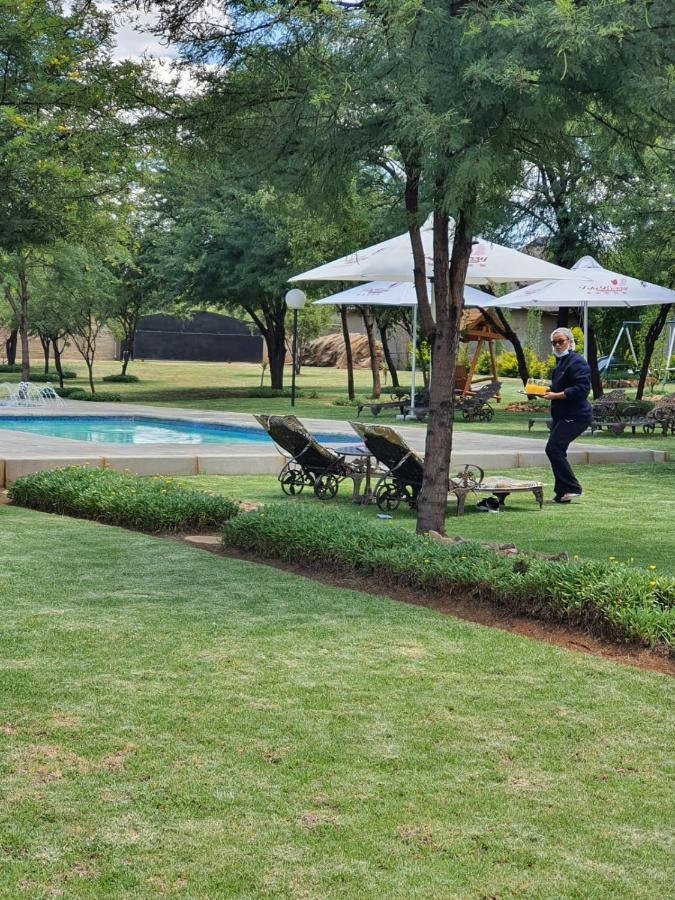 Tshiberry Bed & Breakfast Phokeng Bagian luar foto